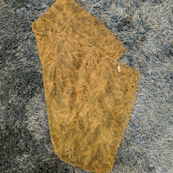 Floral sheer scarf - Picture 2 of 4